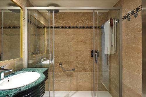 Habitación Triple del hotel Exe Mitre. Foto 3