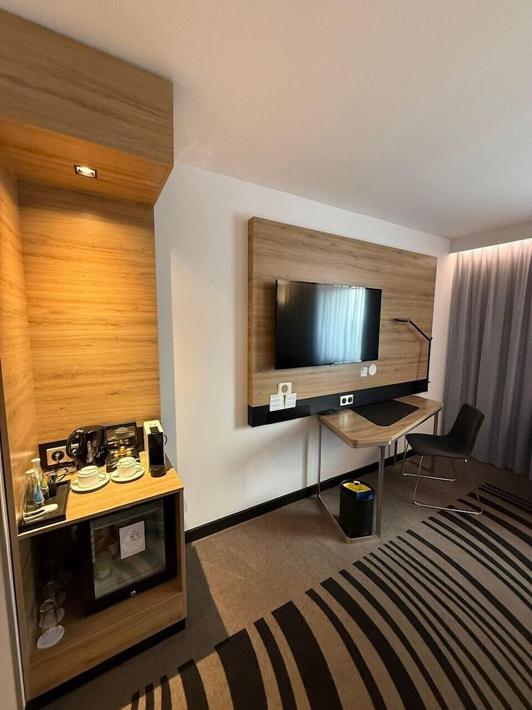 Habitación Executive con 2 camas individuales del hotel Novotel Poznan Centrum. Foto 5