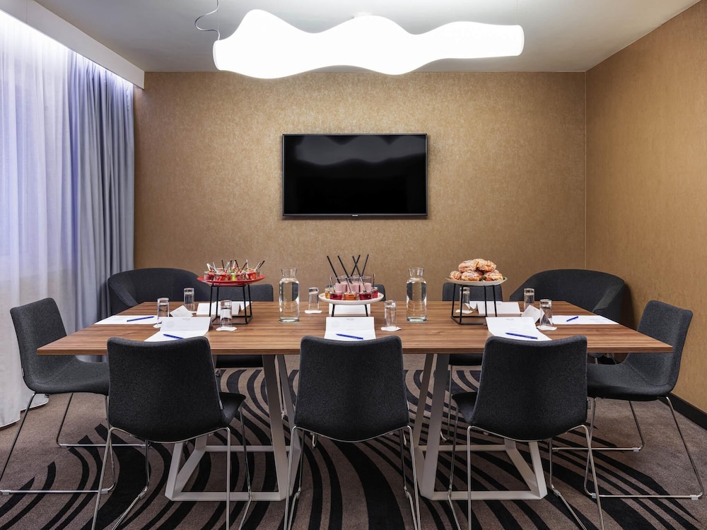 Apartamento de 3 habitaciones con una cama king size del hotel Novotel Poznan Centrum. Foto 3