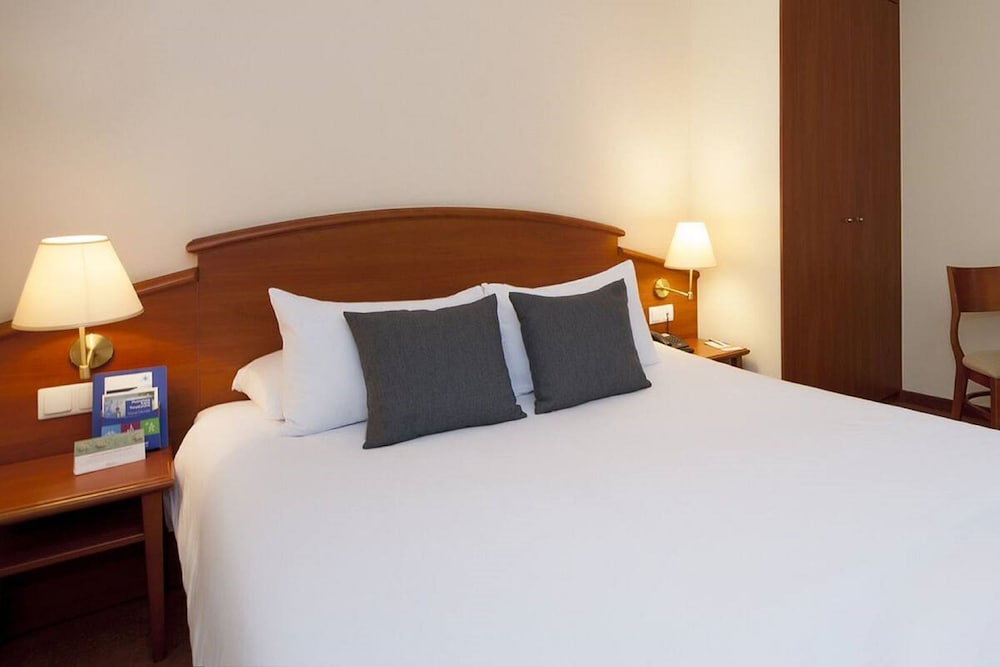 Habitación Standard con cama doble del hotel Mercure Poznan Centrum. Foto 11