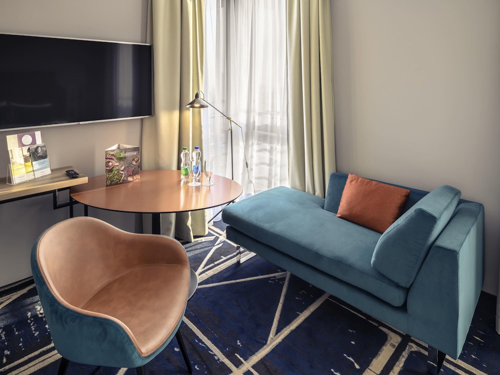 Habitación de categoría Superior con 1 cama de matrimonio del hotel Mercure Poznan Centrum. Foto 7