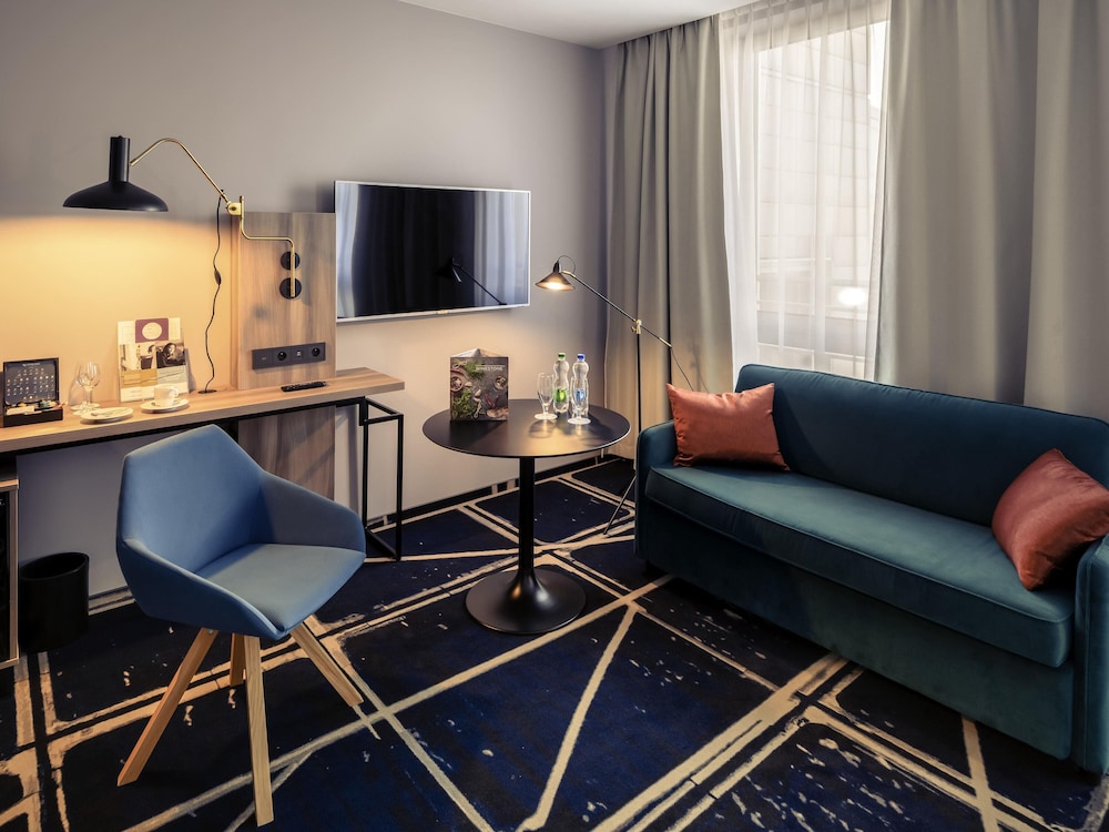 Habitación de categoría Superior con 1 cama de matrimonio del hotel Mercure Poznan Centrum. Foto 9