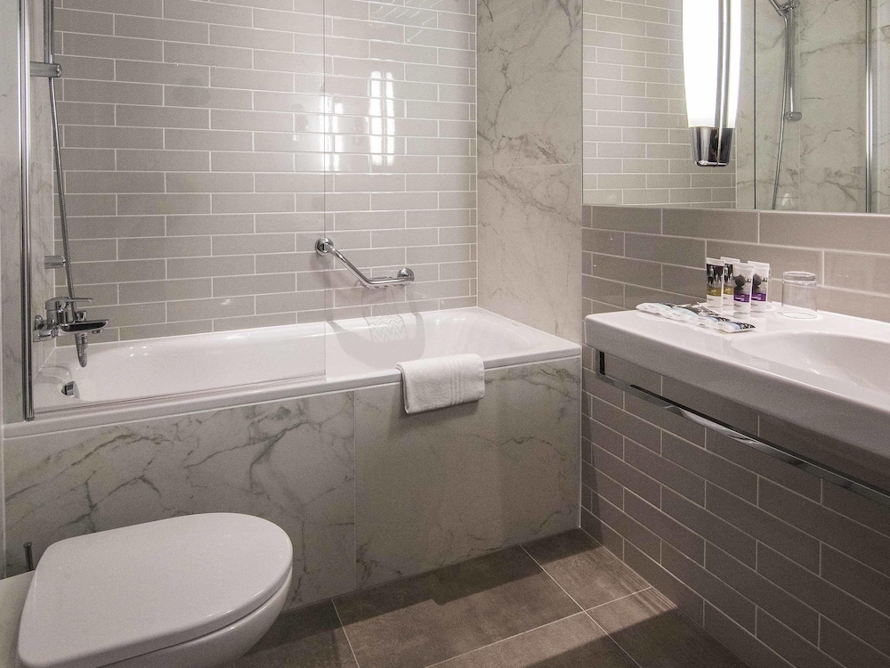 Habitación de categoría superior con 2 camas individuales del hotel Mercure Poznan Centrum. Foto 2