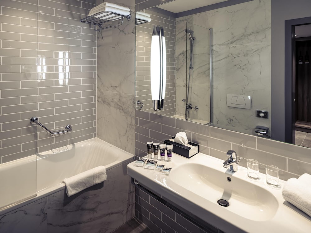 Habitación de categoría superior con 2 camas individuales del hotel Mercure Poznan Centrum. Foto 7
