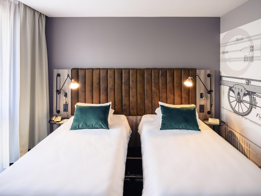 Habitación de categoría superior con 2 camas individuales del hotel Mercure Poznan Centrum. Foto 9
