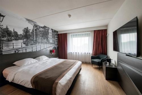 Habitación Deluxe con cama extragrande del hotel Best Western Plus Amsterdam Airport. Foto 4