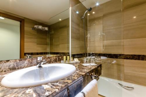 Habitación Doble con cama supletoria del hotel Exe Barberà Parc