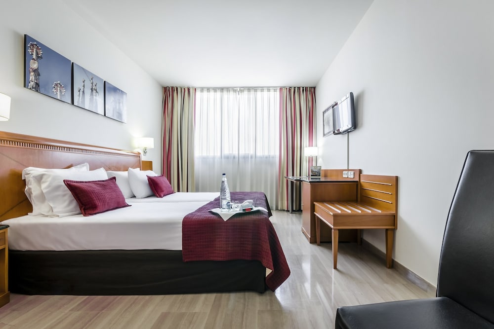 Habitación triple, 3 camas individuales del hotel Exe Barberà Parc. Foto 1