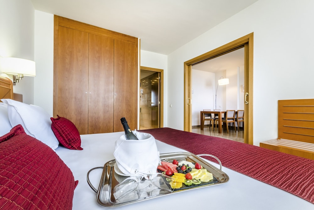 Suite, 1 cama de matrimonio grande del hotel Exe Barberà Parc