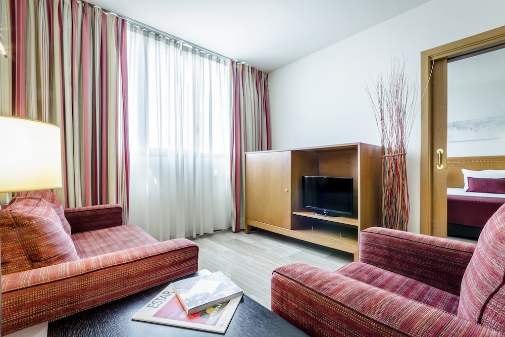 Suite, 1 cama de matrimonio grande del hotel Exe Barberà Parc. Foto 4