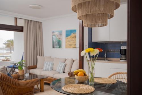 Apartamento de 1 dormitorio con balcón o terraza del hotel Sunsuites Carolina and Collection. Foto 7
