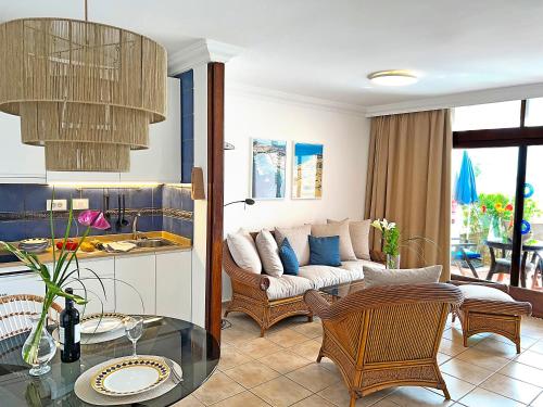 Apartamento de 1 dormitorio con balcón o terraza del hotel Sunsuites Carolina and Collection. Foto 11