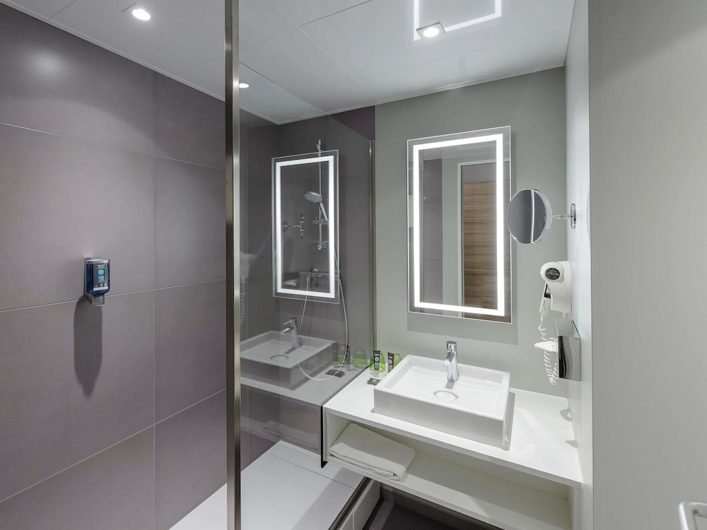 Habitación superior, 1 cama de matrimonio con sofá cama del hotel Novotel Köln City. Foto 6