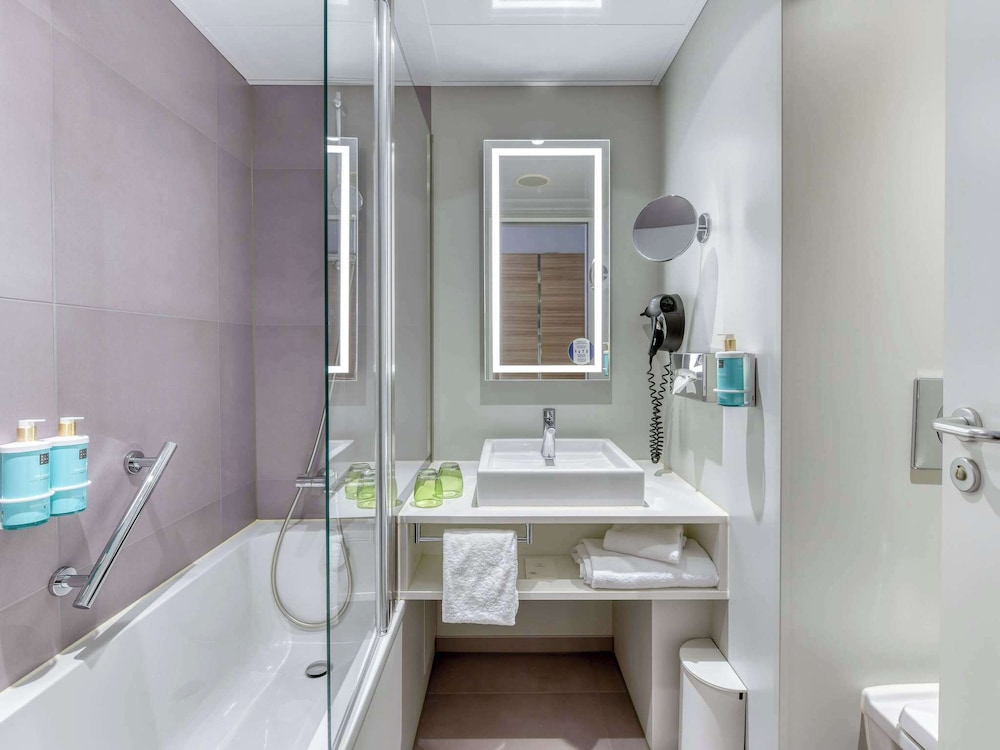 Habitación ejecutiva, 1 cama de matrimonio con sofá cama del hotel Novotel Köln City. Foto 6