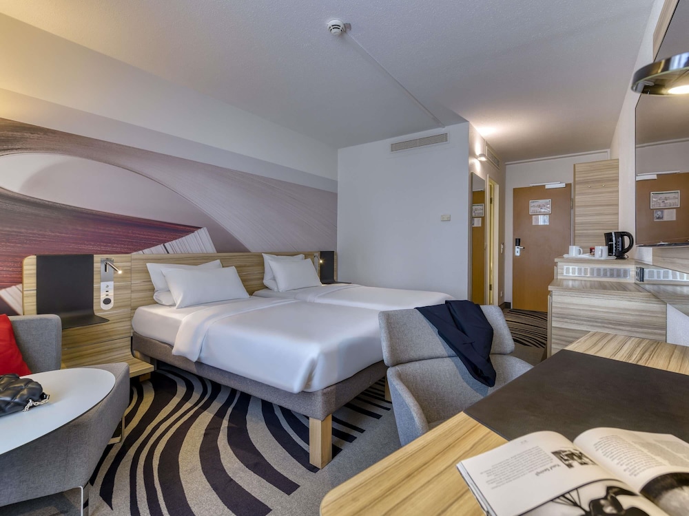 Habitación estándar con 2 camas individuales, 2 camas individuales del hotel Novotel Köln City. Foto 6