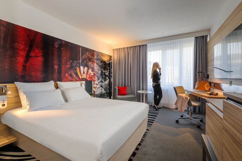 Habitación estándar, 1 cama de matrimonio con sofá cama del hotel Novotel Köln City. Foto 2