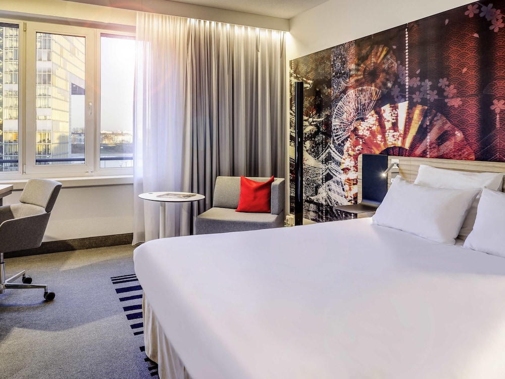 Habitación estándar, 1 cama de matrimonio con sofá cama del hotel Novotel Köln City. Foto 5