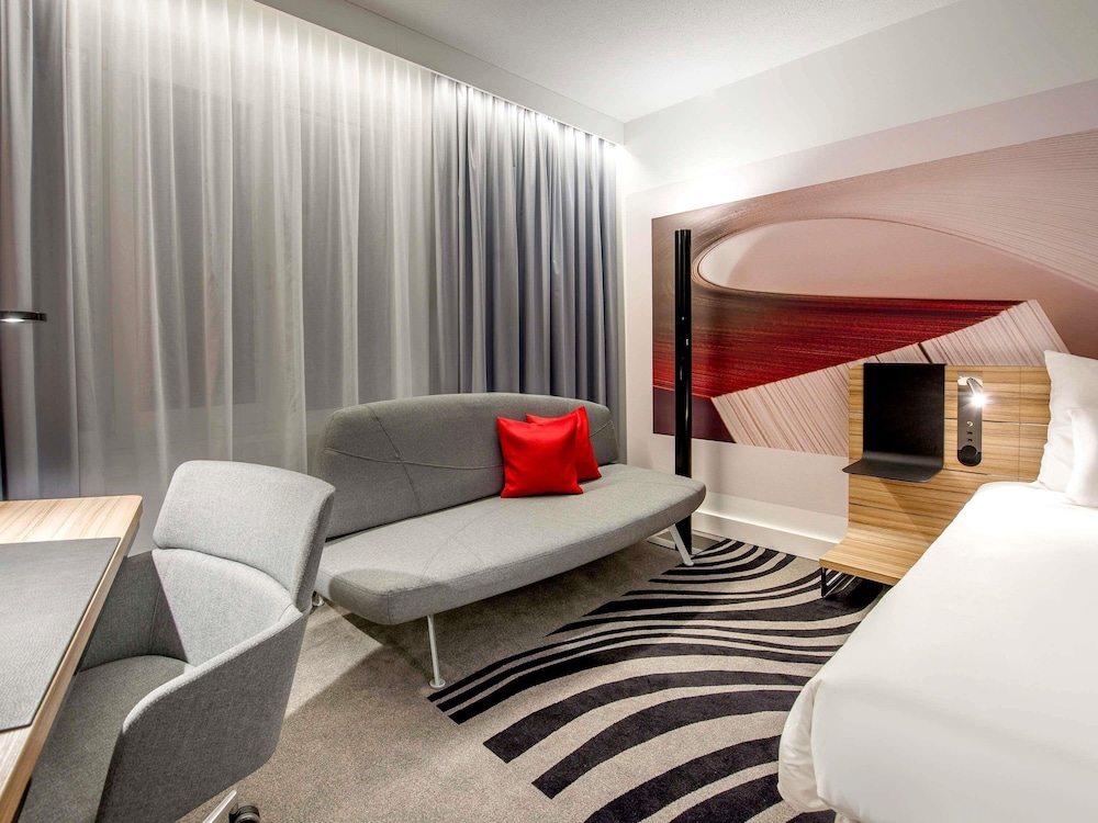 Habitación superior, 1 cama de matrimonio con sofá cama del hotel Novotel Köln City. Foto 6