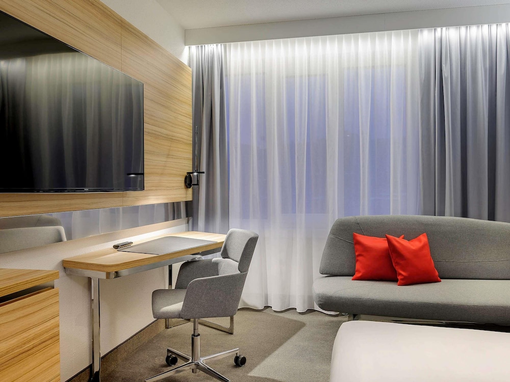 Habitación superior, 1 cama de matrimonio con sofá cama del hotel Novotel Köln City. Foto 7