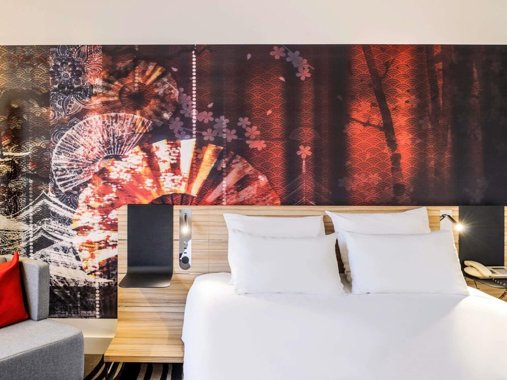 Habitación superior, 1 cama de matrimonio con sofá cama del hotel Novotel Köln City. Foto 8