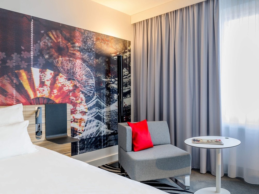 Habitación estándar, 1 cama de matrimonio con sofá cama del hotel Novotel Köln City. Foto 8