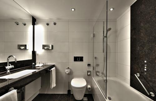 Habitación Individual Clásica del hotel Maritim Köln. Foto 2