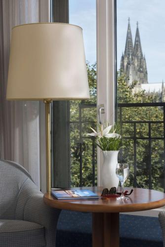 Habitación Doble Superior con vistas a la catedral - 1 o 2 camas del hotel Maritim Köln. Foto 1