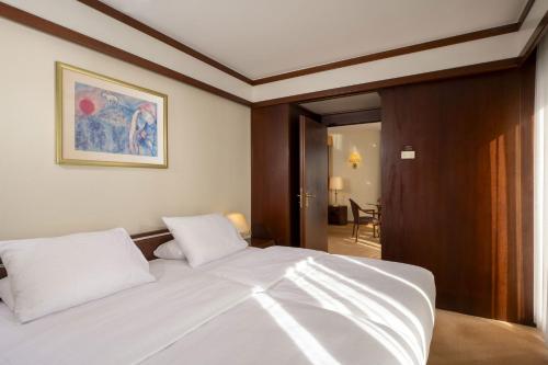 Suite Junior con balcón del hotel Maritim Köln. Foto 2