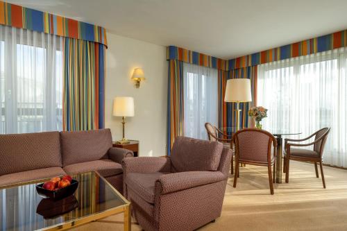 Suite Junior con balcón del hotel Maritim Köln. Foto 3