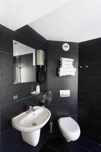 Habitación Doble Confort del hotel Hôtel Mimosa. Foto 40