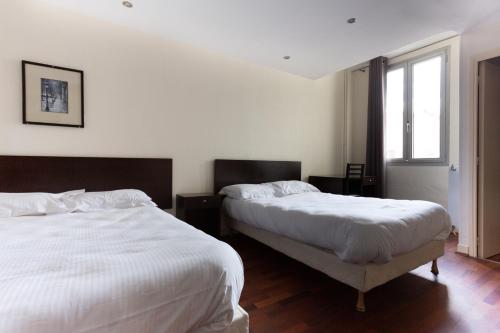 Habitación Cuádruple Estándar del hotel Hôtel Mimosa. Foto 6