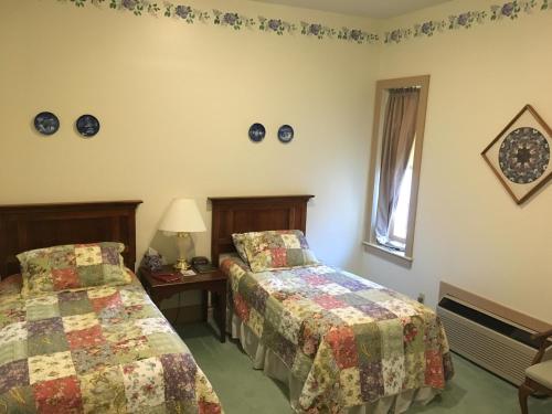 Habitación Doble grande - 2 camas del hotel Oak Valley Inn And Suites. Foto 3