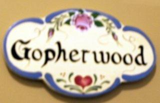 Suite con bañera de hidromasaje y cama grande del hotel Oak Valley Inn And Suites