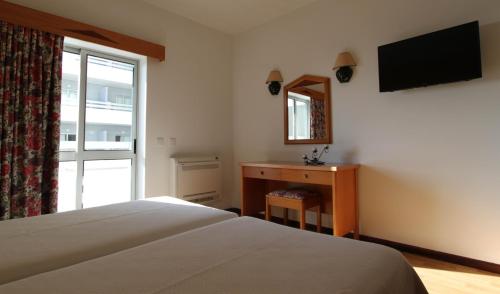 Habitación Doble con vista parcial al mar - 2 camas del hotel Luar. Foto 2