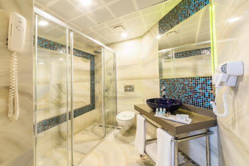 Habitación Triple Superior del hotel Grand Yavuz. Foto 4