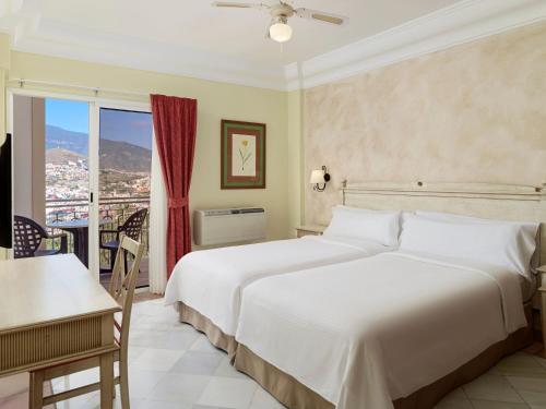 Suite con vistas a la montaña del hotel Las Aguilas Tenerife, Affiliated By Melia