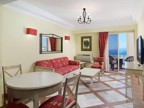 Suite con vistas al mar del hotel Las Aguilas Tenerife, Affiliated By Melia. Foto 4