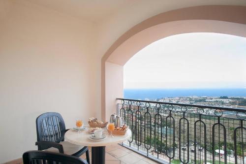 Suite Premium con vistas al mar del hotel Las Aguilas Tenerife, Affiliated By Melia. Foto 12
