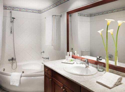 Grand Suite con terraza del hotel Las Aguilas Tenerife, Affiliated By Melia. Foto 7