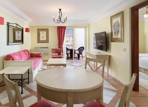 Suite con vistas a la montaña del hotel Las Aguilas Tenerife, Affiliated By Melia. Foto 3