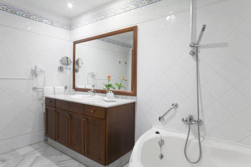 Grand Suite con terraza del hotel Las Aguilas Tenerife, Affiliated By Melia. Foto 1