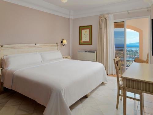 Suite con vistas al mar del hotel Las Aguilas Tenerife, Affiliated By Melia. Foto 4