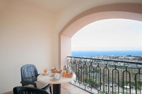 Suite Premium con vistas al mar del hotel Las Aguilas Tenerife, Affiliated By Melia