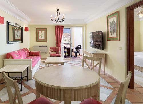 Suite con vistas a la montaña del hotel Las Aguilas Tenerife, Affiliated By Melia