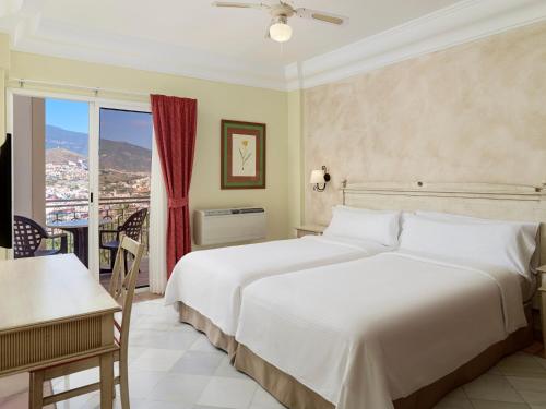 Suite con vistas a la montaña del hotel Las Aguilas Tenerife, Affiliated By Melia. Foto 4