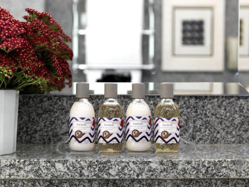 Habitación Deluxe con cama extragrande del hotel Number Sixteen. Foto 3