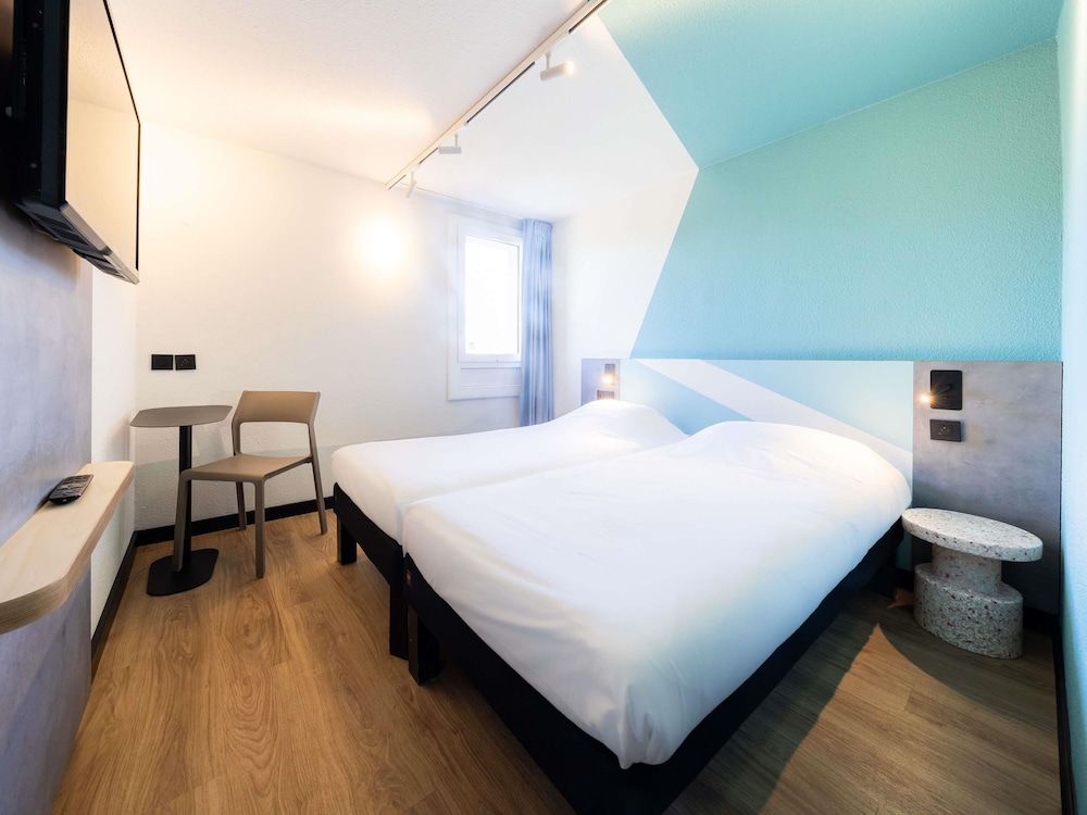 Habitación con 2 camas individuales del hotel Ibis Budget Béziers Est Mediterranée
