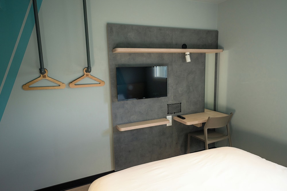 Habitación Clásica última edición con cama doble del hotel Ibis Budget Saint Etienne Stadium. Foto 2