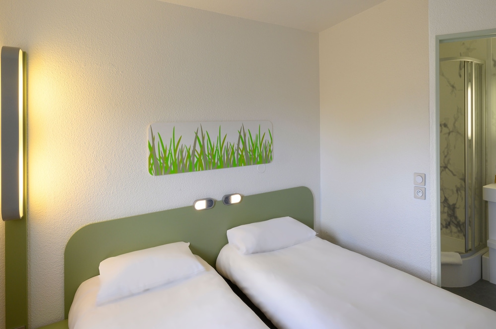 Habitación estándar con 2 camas individuales del hotel Ibis Budget Saint Etienne Stadium. Foto 3