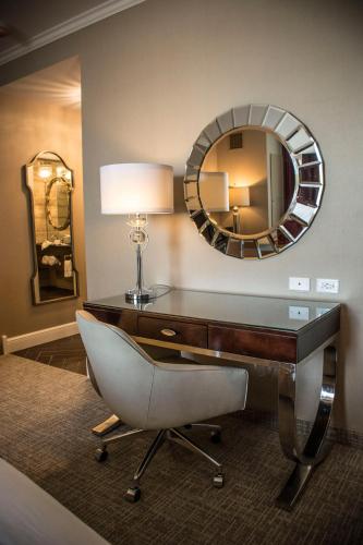 Estudio Deluxe con cama grande del hotel The Delavan Hotel And Spa. Foto 6